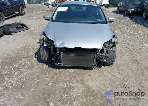 2014 Ford Focus Se from USA, damaged, VIN 1FADP3F2XEL114476